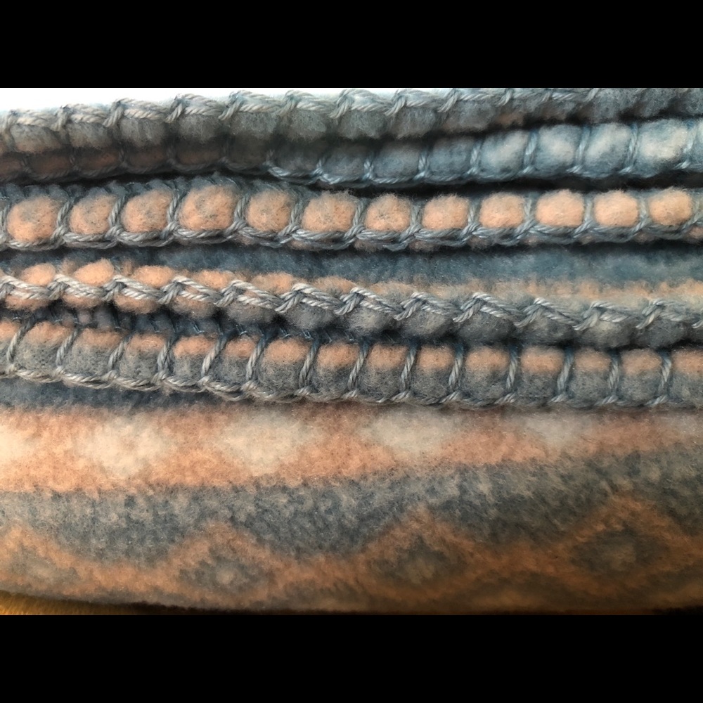 Coldwater Creek  🆕 polar fleece throw AWESOME!! Offer $40 for two! - Picture 5 of 7